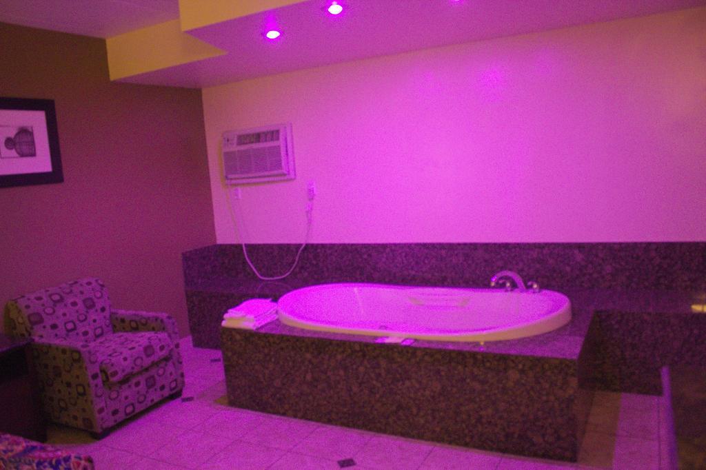 American Inn And Suites Countryside Dış mekan fotoğraf